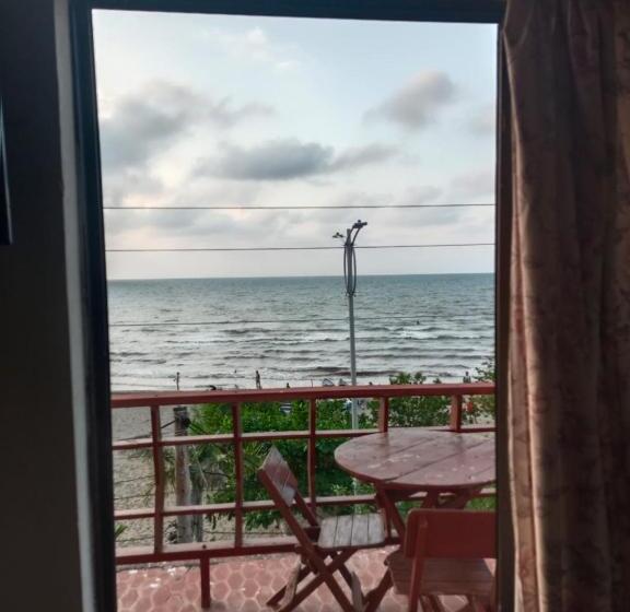 إستوديو قياسى مطل على البحر, Montecarlo Beach