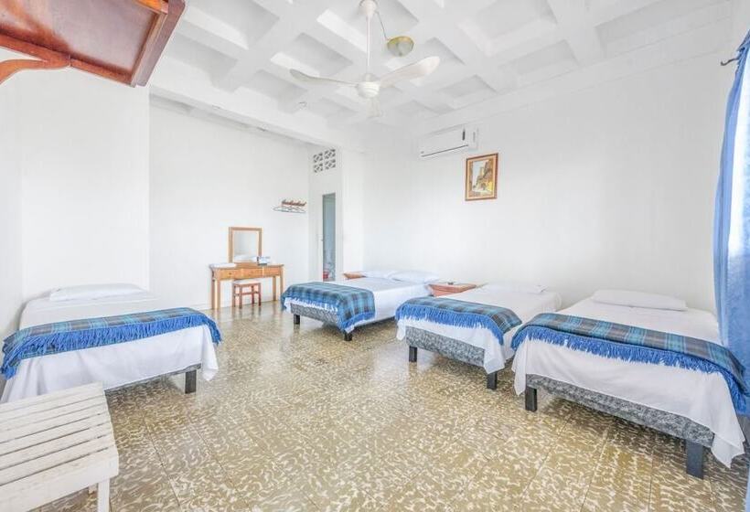 غرفة قياسية رباعية, Montecarlo Beach