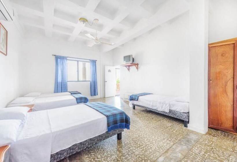 غرفة قياسية رباعية, Montecarlo Beach