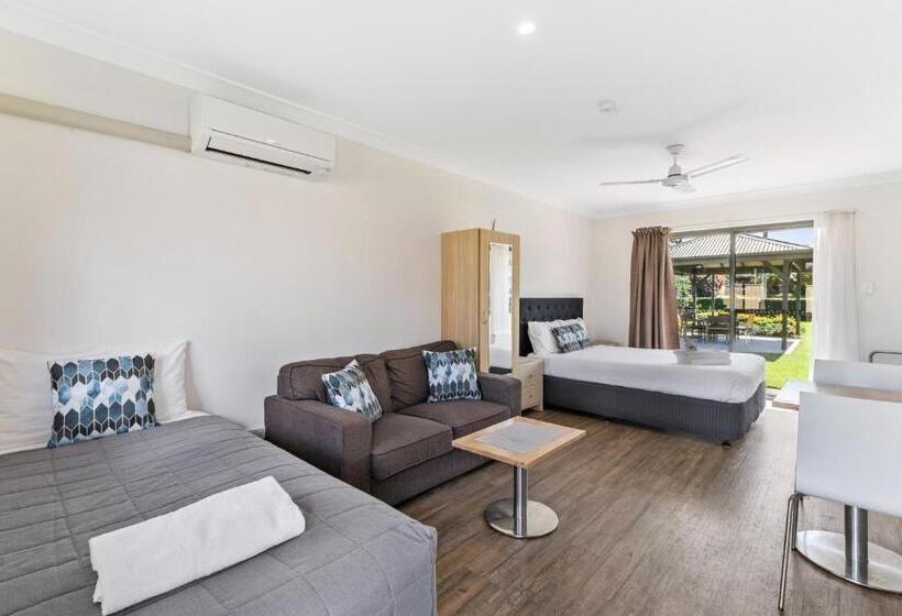 חדר סטנדרט לשלושה, Lemon Tree Passage Motel