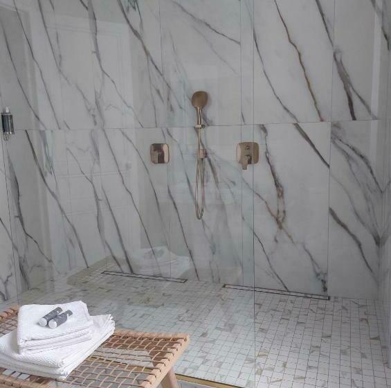 디럭스 룸, Château Haute Roche