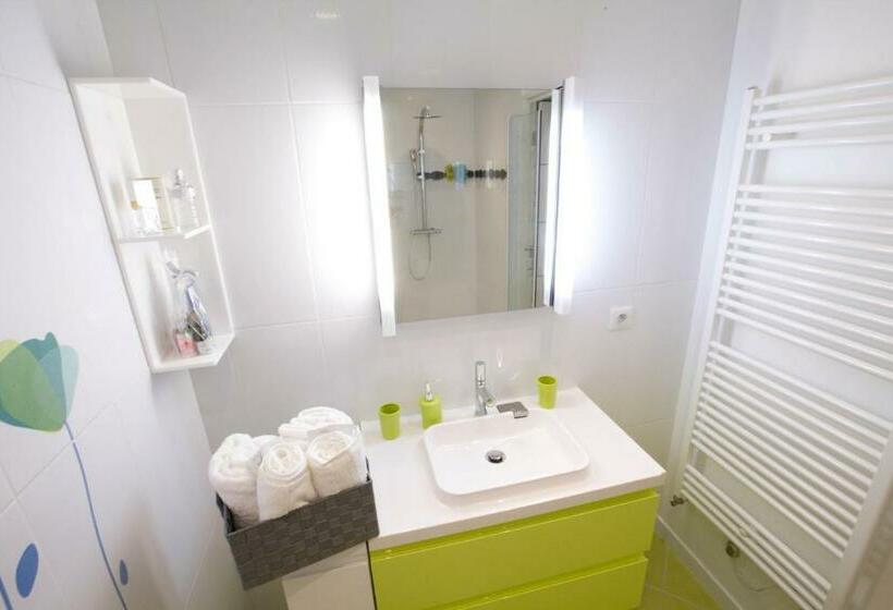 家庭套房, Ome Sweet Home