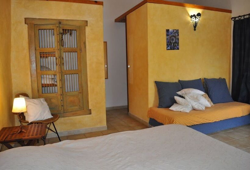 غرفة قياسية رباعية, Domaine De Blancardy