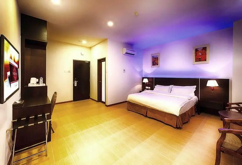 キングサイズベッドのスーペリアルーム, Ernes Hotel Alma Bukit Mertajam