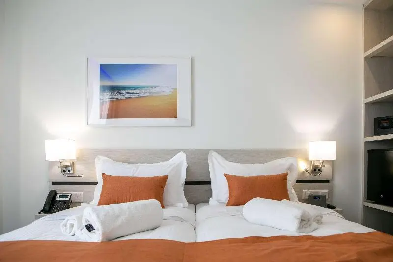 キングサイズベッドのデラックスルーム, Ernes Hotel Alma Bukit Mertajam