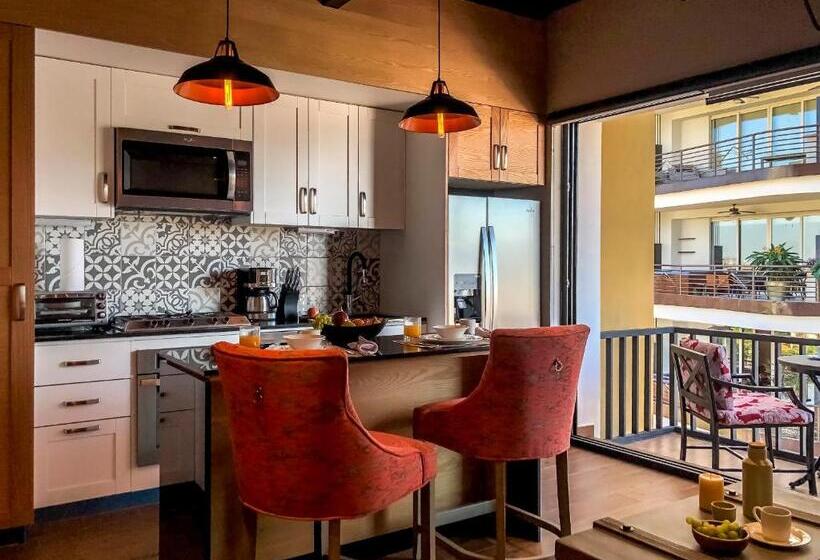 جناح, Pinnacle Resorts 179  Adults Only