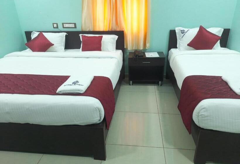 חדר אקזקיוטיב לשלושה, Grand Pacific