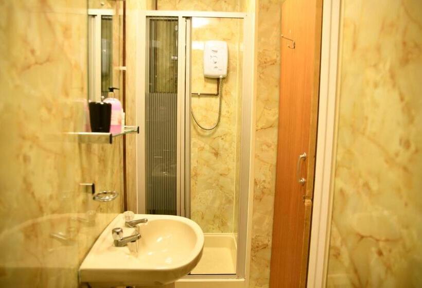 اتاق استاندارد با تخت بزرگ, The Maycliffe