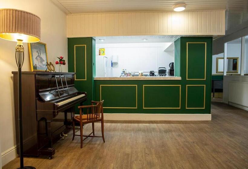 اتاق استاندارد یک نفره, The Maycliffe