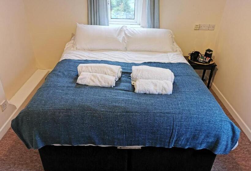 اتاق اکونومی, The Maycliffe