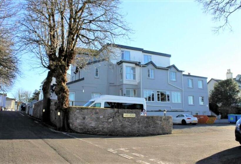 اتاق ساده سه نفره, The Maycliffe