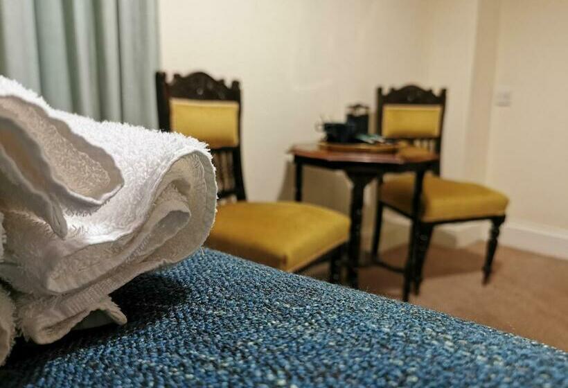 اتاق استاندارد با تخت بزرگ, The Maycliffe