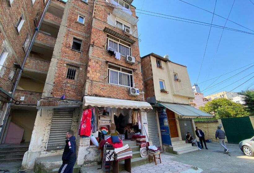 标准工作室, Central Studio Apartments