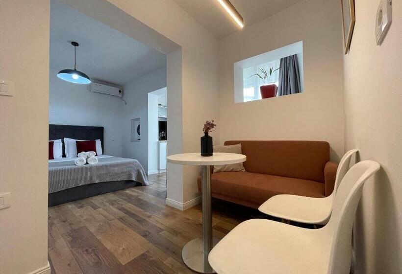 استودیوی استاندارد, Central Studio Apartments