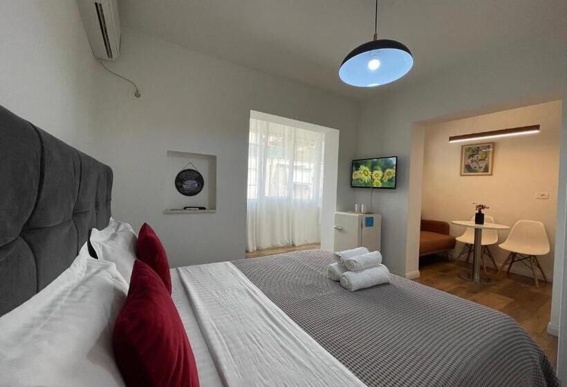 标准工作室, Central Studio Apartments