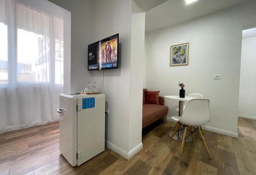 标准工作室, Central Studio Apartments