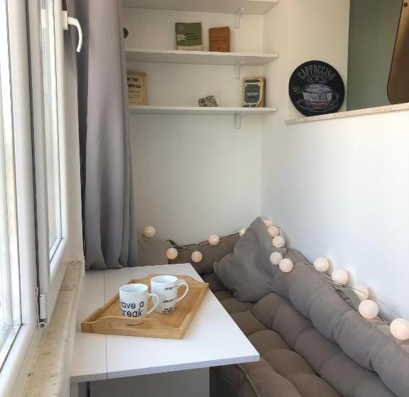 标准工作室, Central Studio Apartments