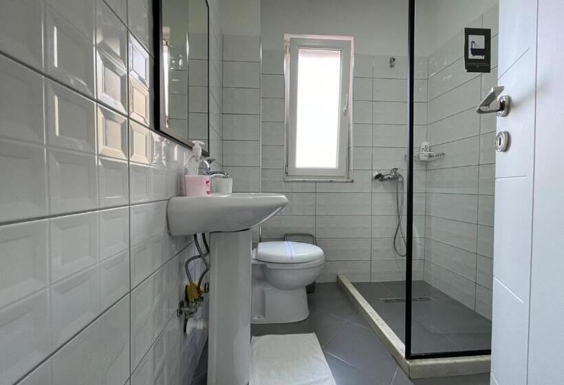 استودیوی استاندارد, Central Studio Apartments