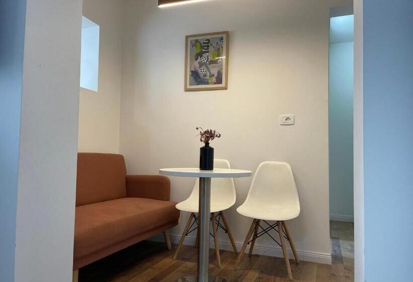 标准工作室, Central Studio Apartments