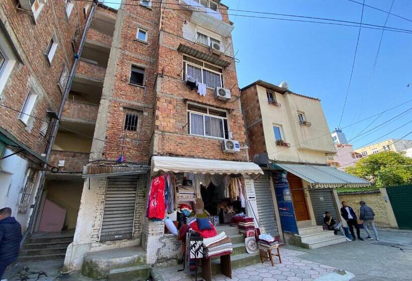 标准工作室, Central Studio Apartments