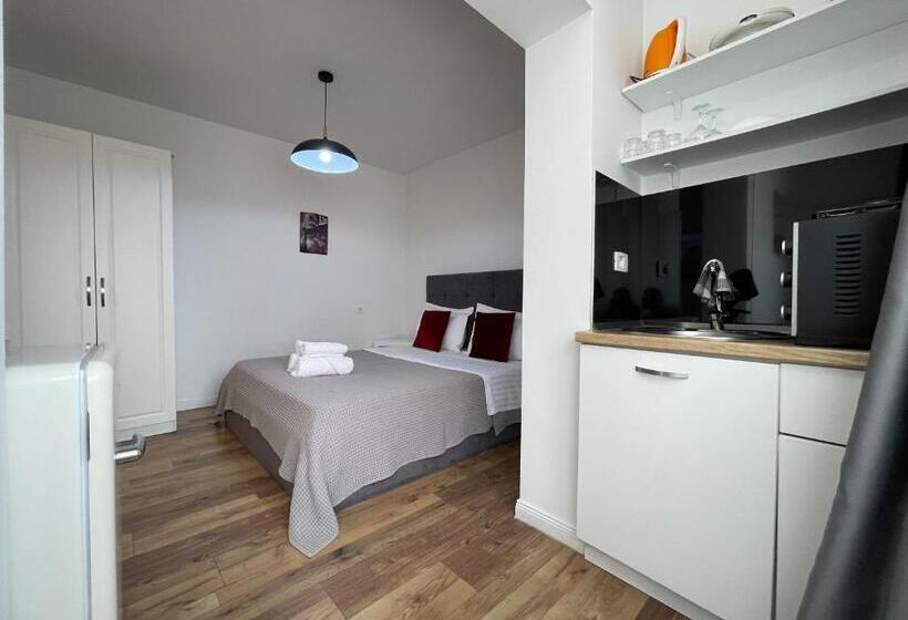 标准工作室, Central Studio Apartments