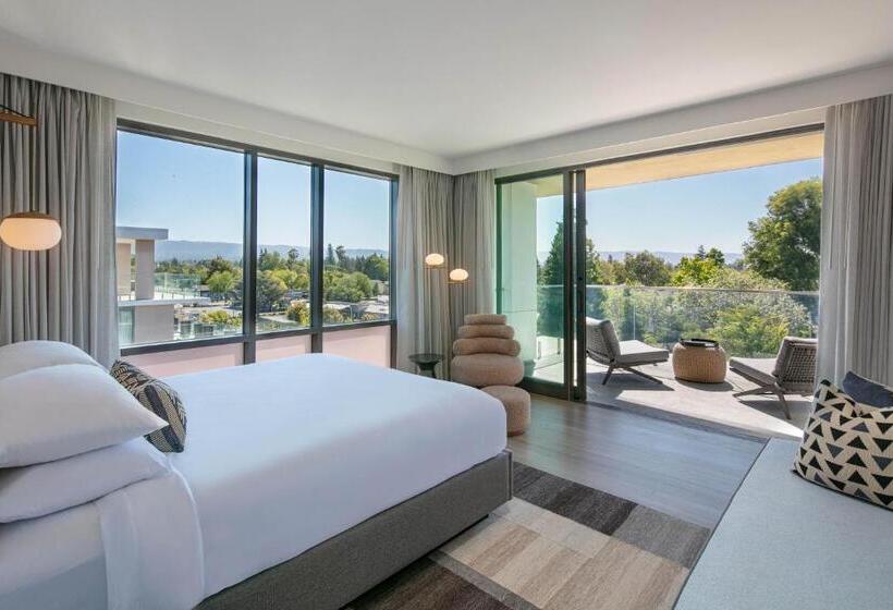 جناح سرير كينج, Citrine, Palo Alto, A Tribute Portfolio