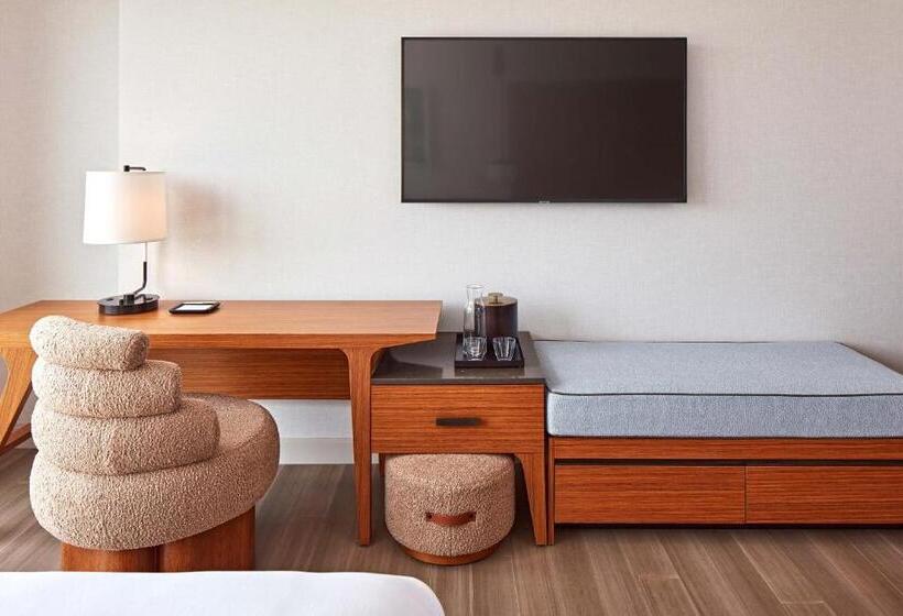 جناح سرير كينج, Citrine, Palo Alto, A Tribute Portfolio