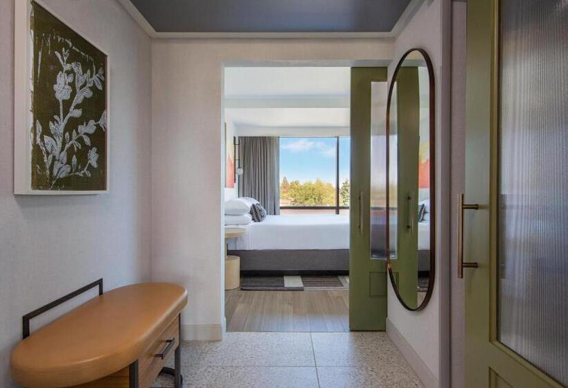 جناح سرير كينج, Citrine, Palo Alto, A Tribute Portfolio