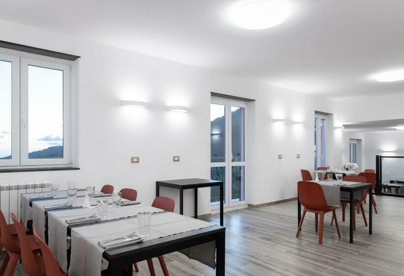 חדר סופריור, Looky