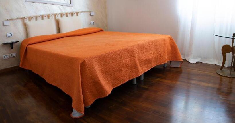 חדר סופריור, Looky