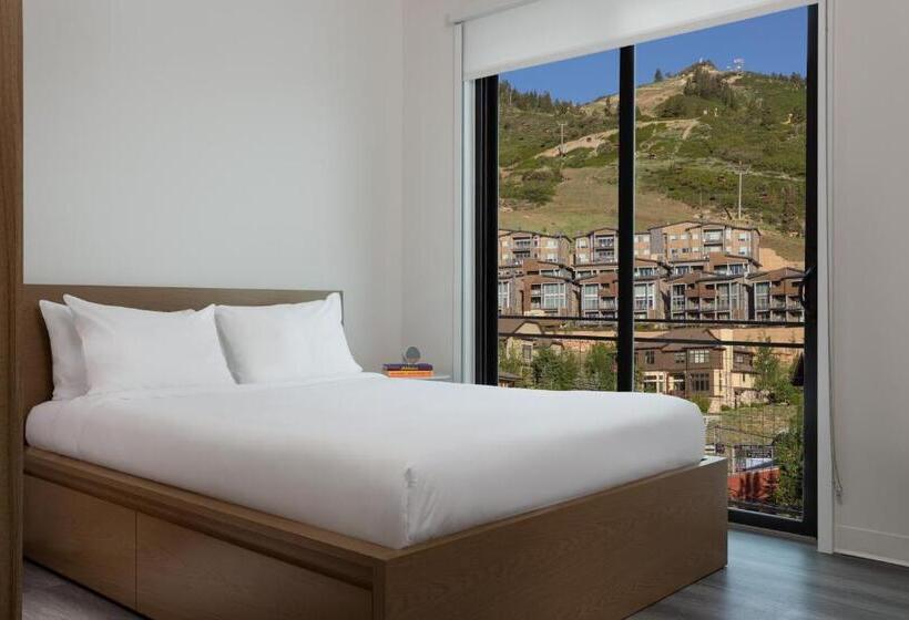 דירת שלושה חדרים, Yotelpad Park City