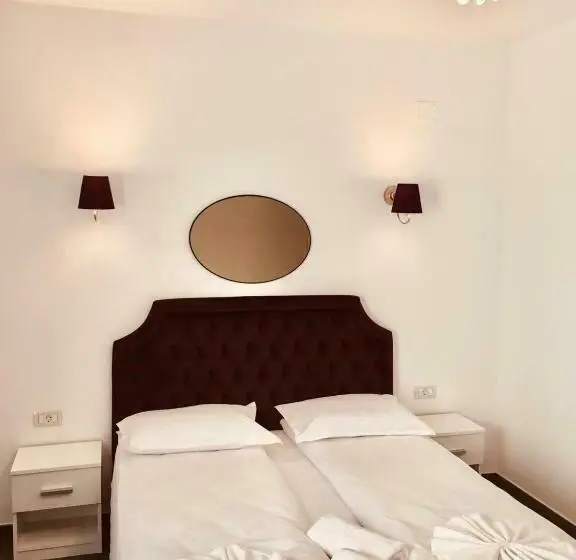 اتاق راحتی سه تخته, Cochet Boutique