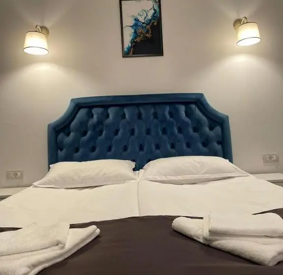 اتاق لوکس, Cochet Boutique