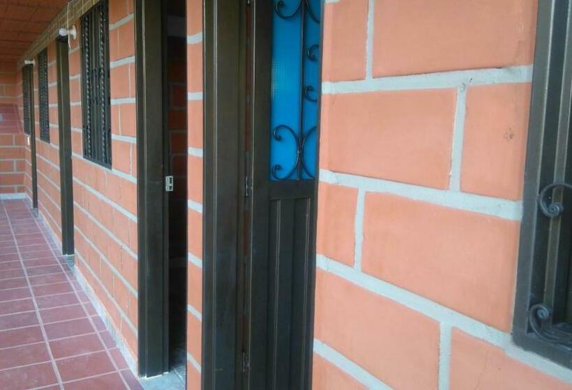 חדר משפחתי, El Potrillo