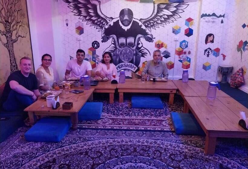 غرفة ديلوكس, The Moksham