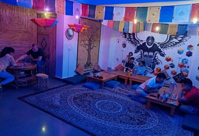 غرفة ديلوكس, The Moksham