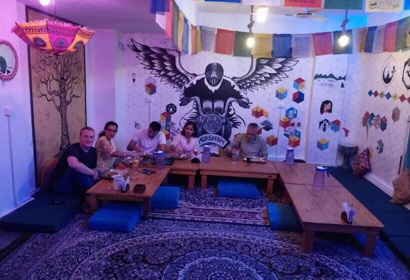 غرفة ديلوكس, The Moksham