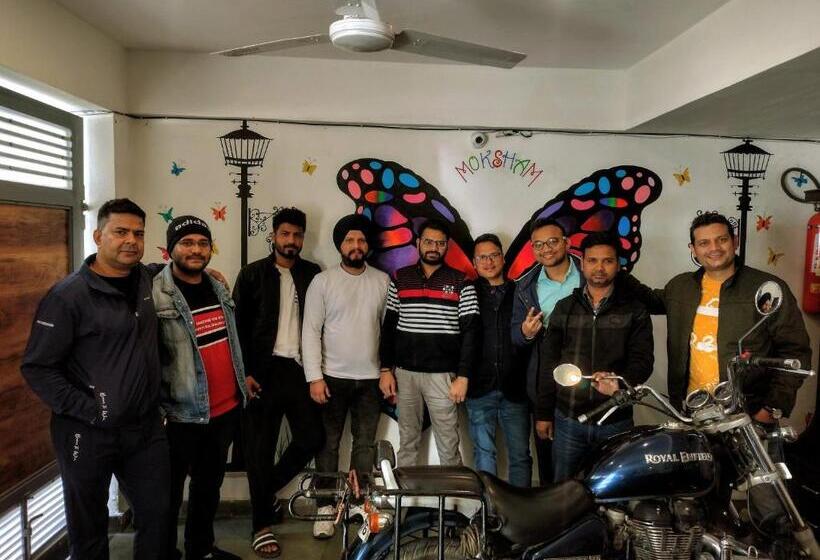 سرير فى غرفة مشتركه, The Moksham