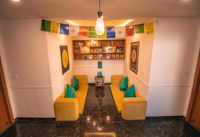 غرفة سوبيريور, The Moksham