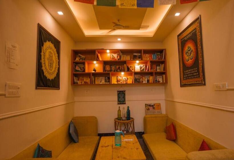 غرفة سوبيريور, The Moksham