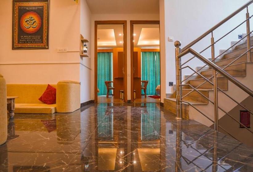 غرفة سوبيريور, The Moksham