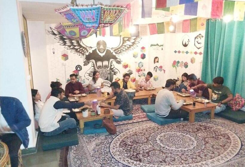 غرفة ديلوكس, The Moksham