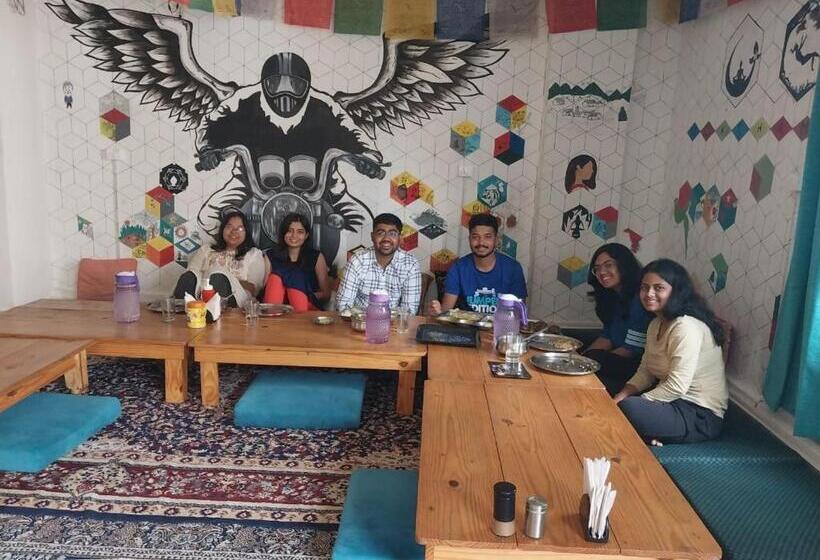 غرفة ديلوكس, The Moksham