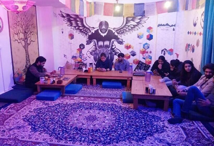 غرفة ديلوكس, The Moksham