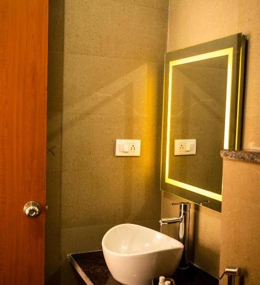 سرير فى غرفة مشتركه, The Moksham