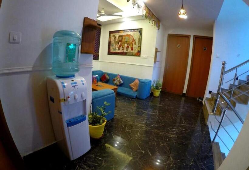 سرير فى غرفة مشتركه, The Moksham