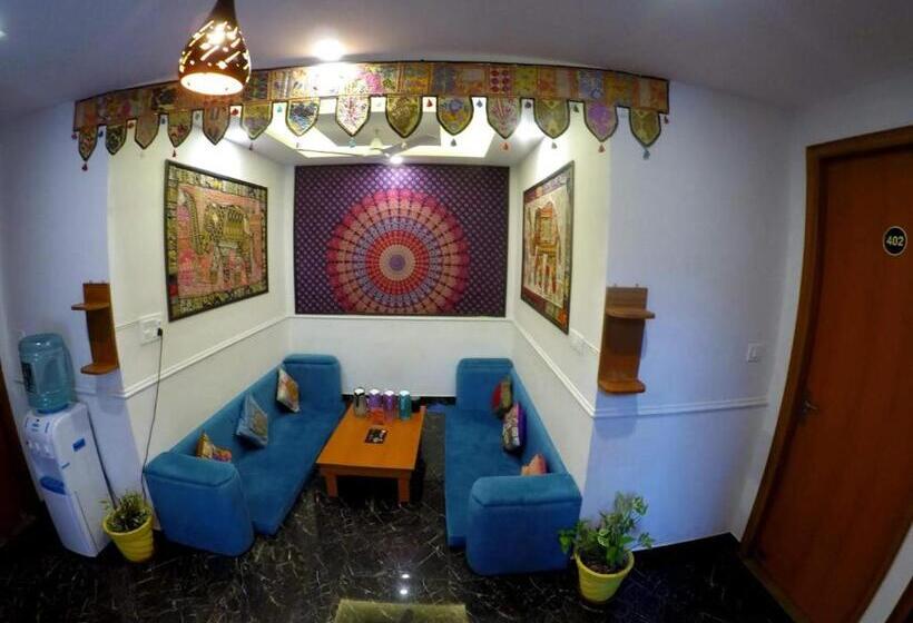 سرير فى غرفة مشتركه, The Moksham