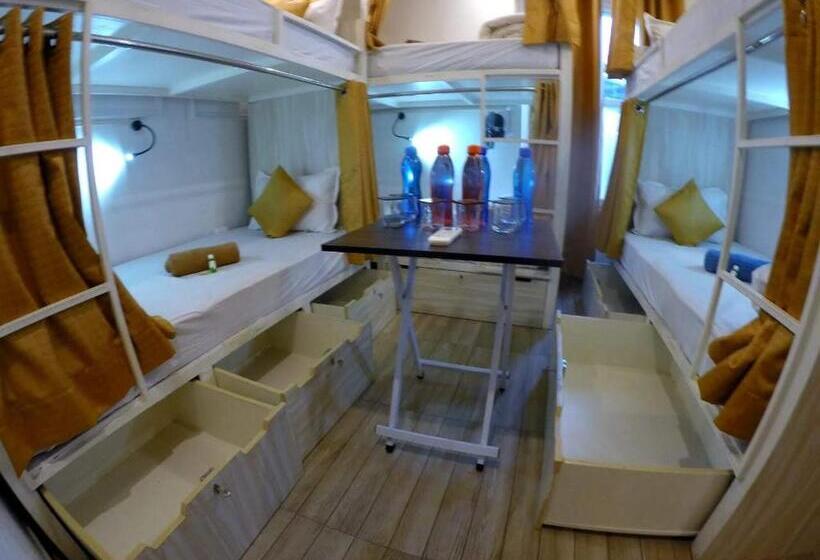 سرير فى غرفة مشتركه, The Moksham