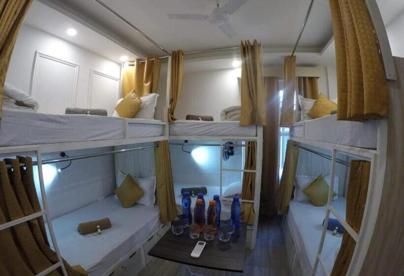 سرير فى غرفة مشتركه, The Moksham