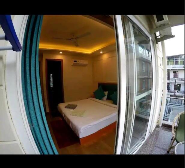 غرفة ديلوكس, The Moksham